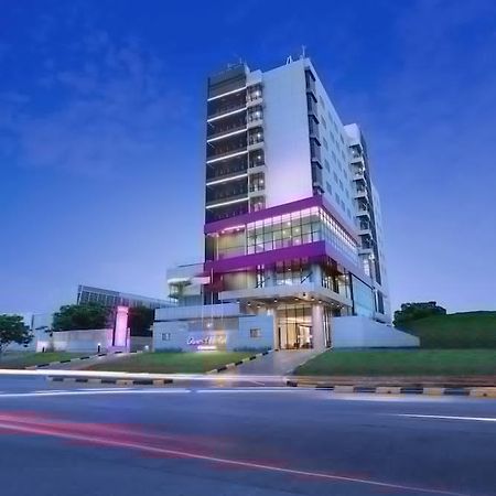 Quest Prime Cikarang By Aston Hotell Bekasi Exteriör bild