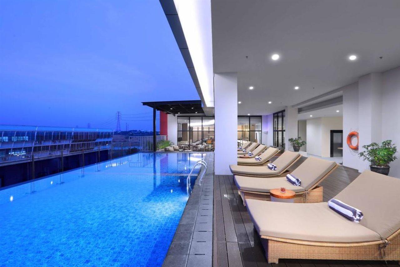 Quest Prime Cikarang By Aston Hotell Bekasi Exteriör bild