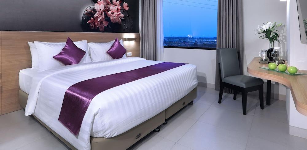 Quest Prime Cikarang By Aston Hotell Bekasi Exteriör bild
