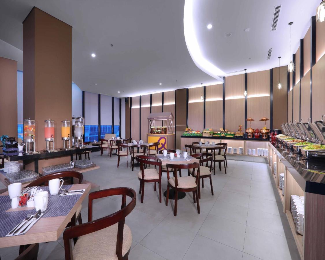 Quest Prime Cikarang By Aston Hotell Bekasi Exteriör bild