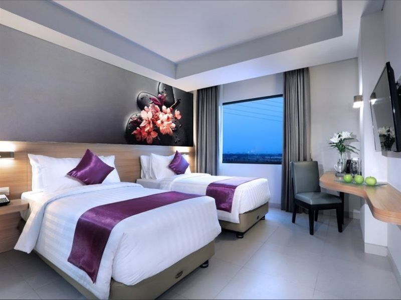 Quest Prime Cikarang By Aston Hotell Bekasi Exteriör bild