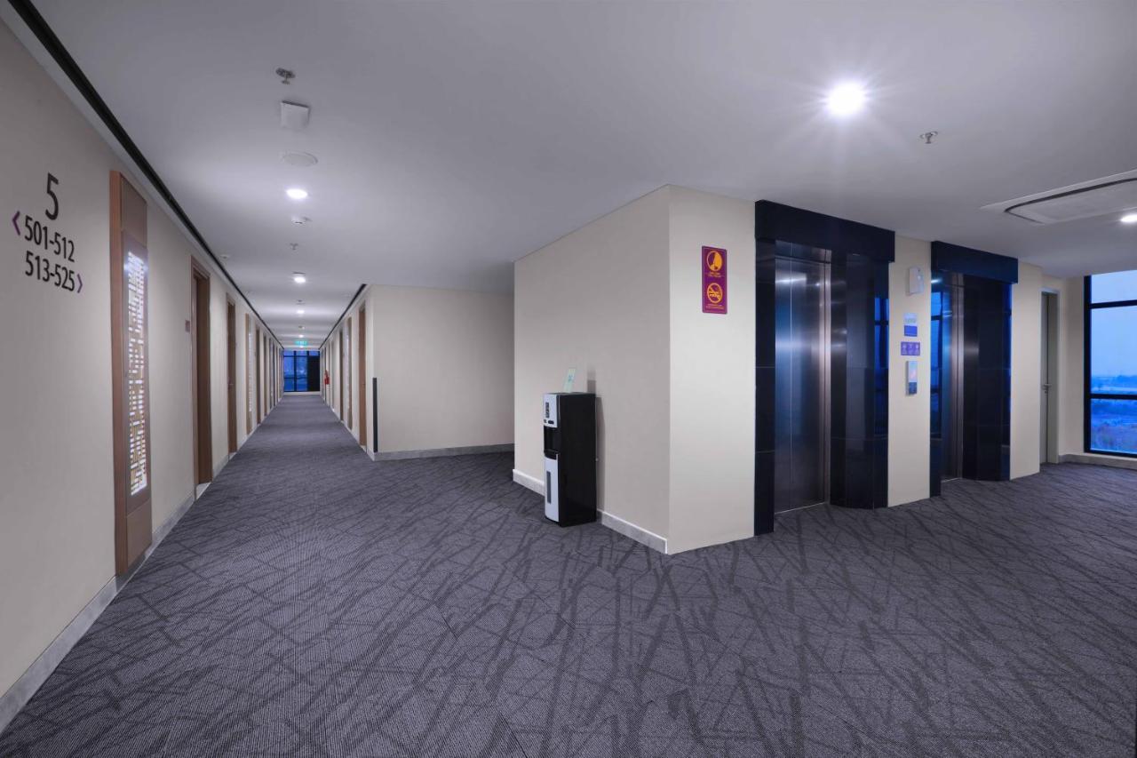 Quest Prime Cikarang By Aston Hotell Bekasi Exteriör bild